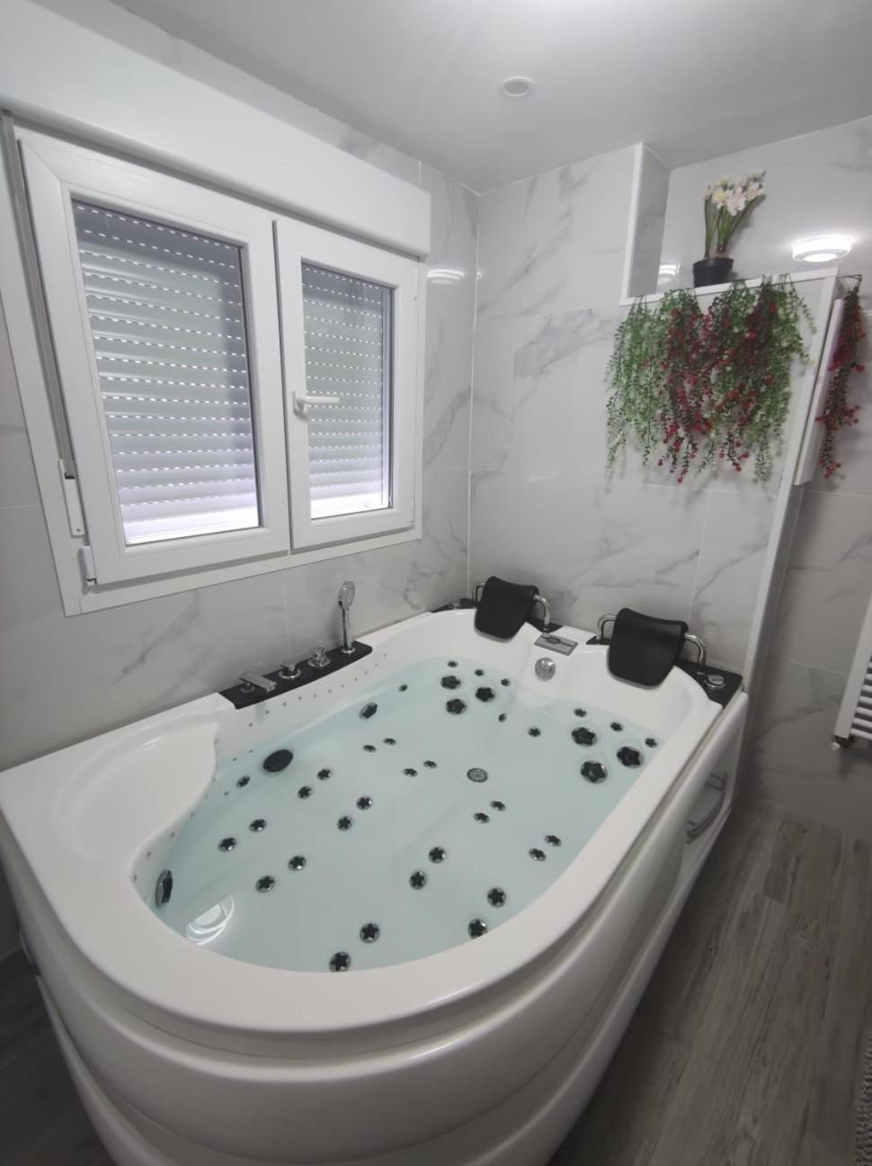 Apartamento Con Jacuzzi El Rincon De Las Delicias Zaragoza Bagian luar foto